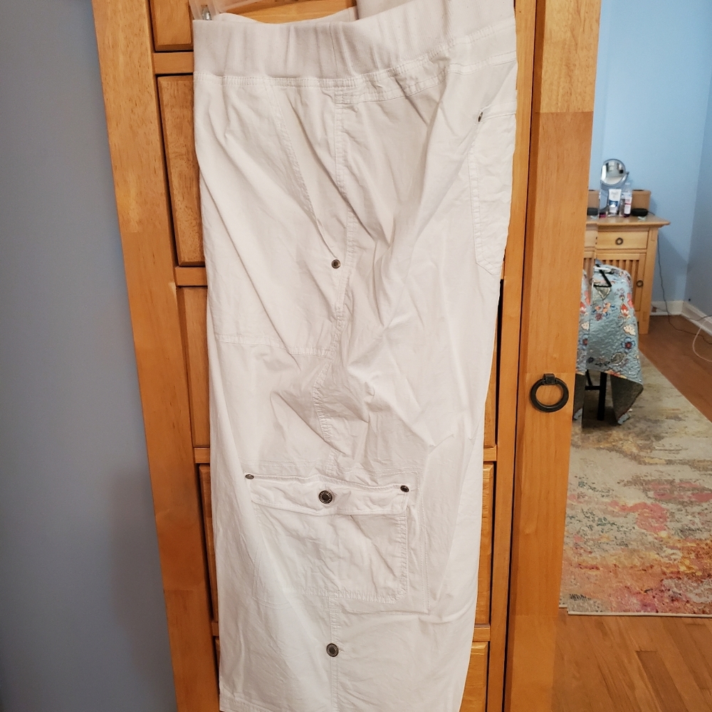 White capri